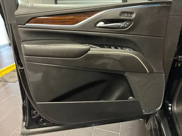 2022 Cadillac Escalade ESV Luxury photo 10