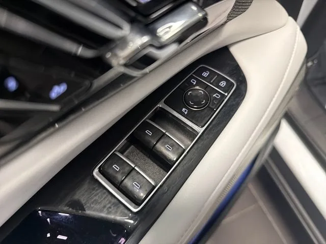 2027 Cadillac OPTIQ Sport photo 11