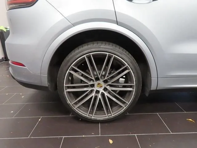 2022 Porsche Cayenne S photo 15