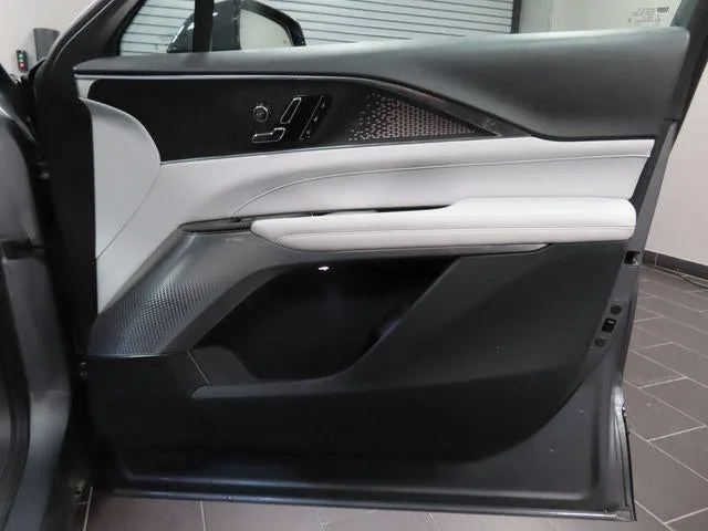 2023 Cadillac LYRIQ RWD Luxury photo 39