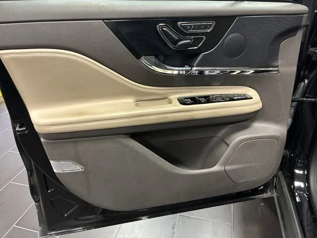 2023 Lincoln Corsair Standard photo 10