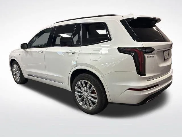 2023 Cadillac XT6 Sport photo 3