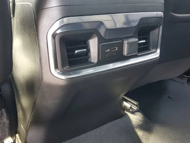 2022 Chevrolet Silverado 2500 HD High Country photo 13