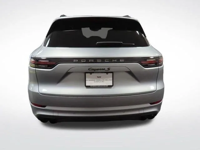 2022 Porsche Cayenne S photo 4