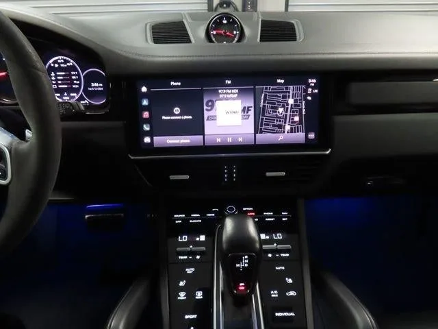 2022 Porsche Cayenne S photo 22