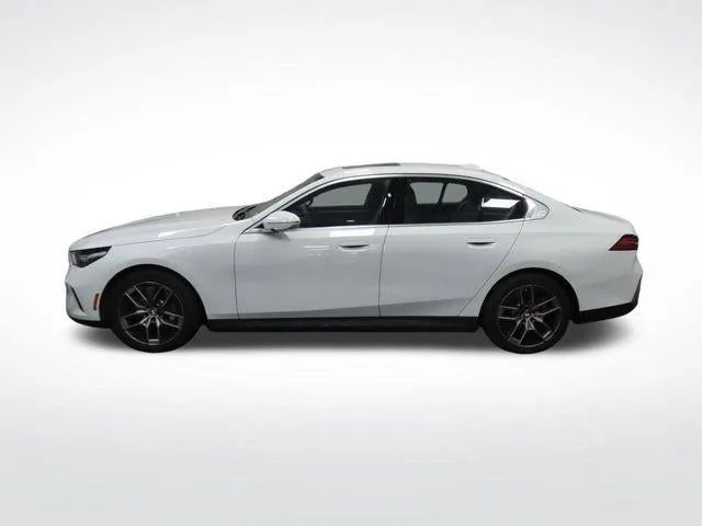 2026 BMW 5 Series 530i photo 2