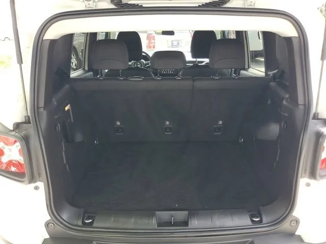 2023 Jeep Renegade Altitude photo 9