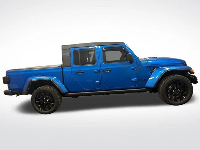 2025 Jeep Gladiator Nighthawk photo 6