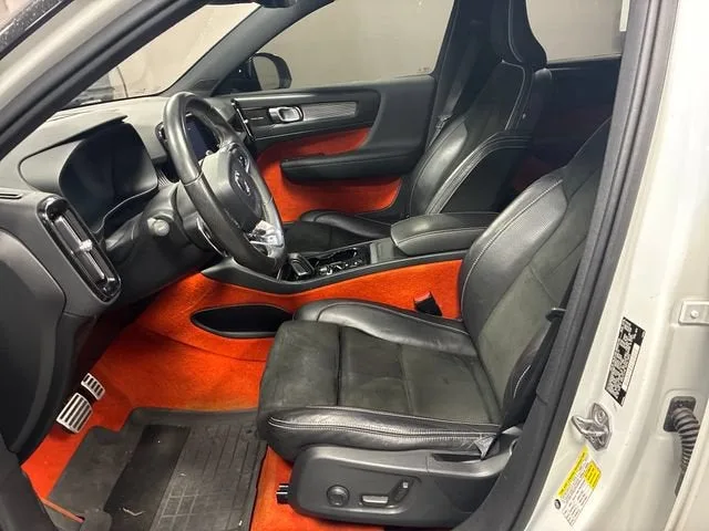 2019 Volvo XC40 R-Design photo 9