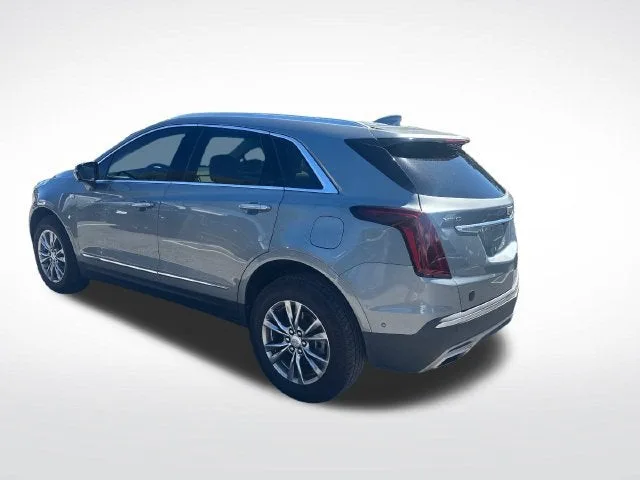 2023 Cadillac XT5 FWD Premium Luxury photo 3