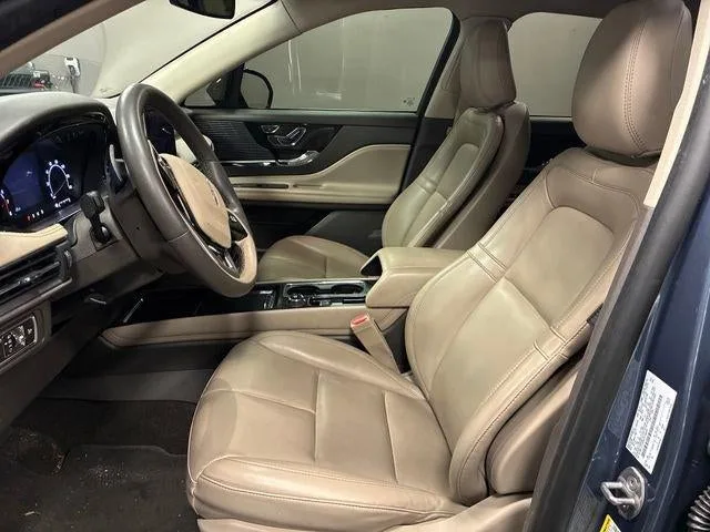 2022 Lincoln Corsair Standard photo 9