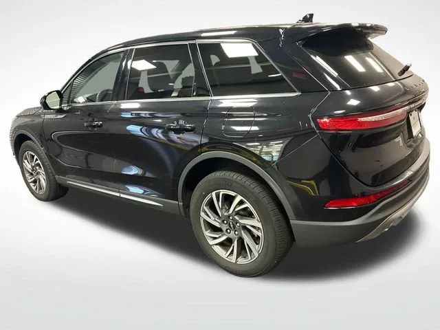 2023 Lincoln Corsair Standard photo 3