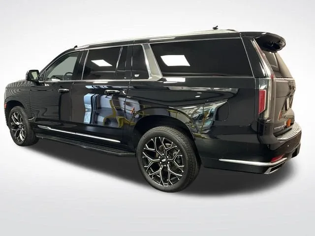 2022 Cadillac Escalade ESV Luxury photo 3