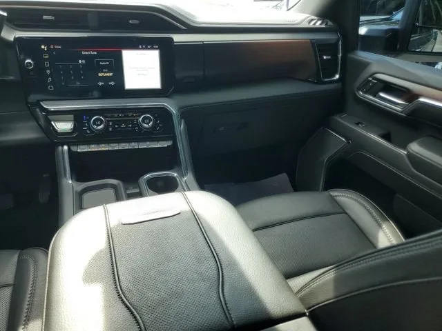 2024 GMC Sierra 2500 HD Denali photo 15
