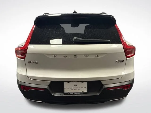 2019 Volvo XC40 R-Design photo 4