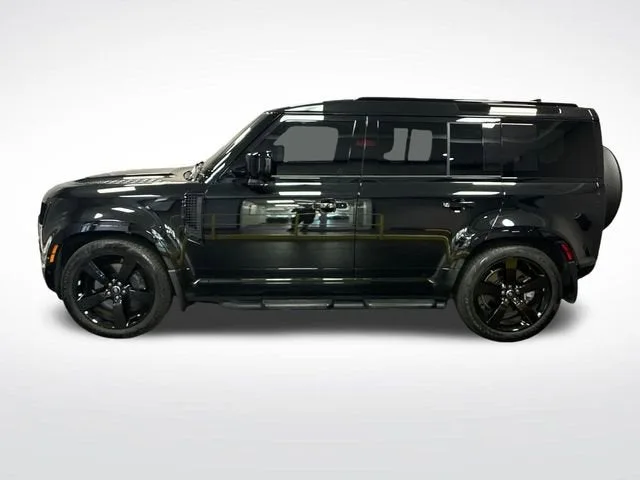 2025 Land Rover Defender X-Dynamic SE photo 2
