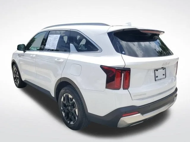 2024 Kia Sorento S photo 2