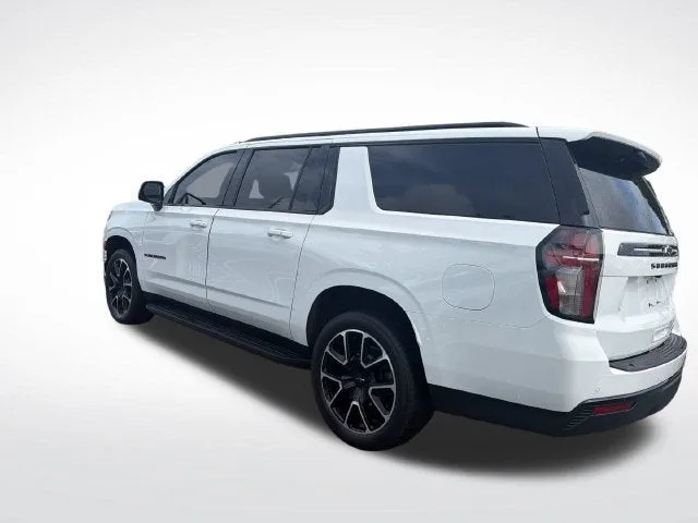 2023 Chevrolet Suburban RST photo 3