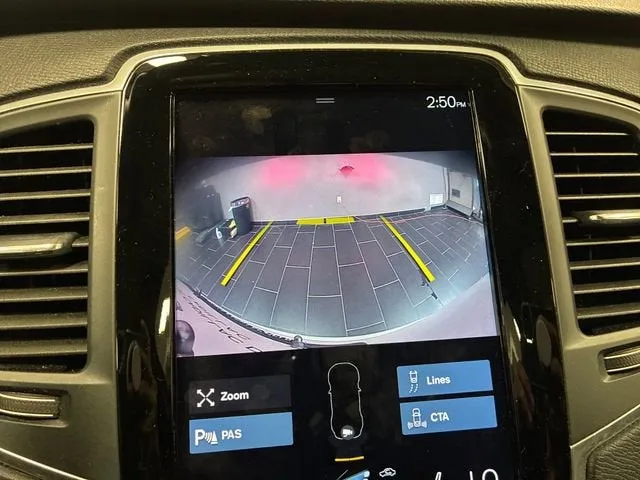 2020 Volvo XC90 Momentum photo 20