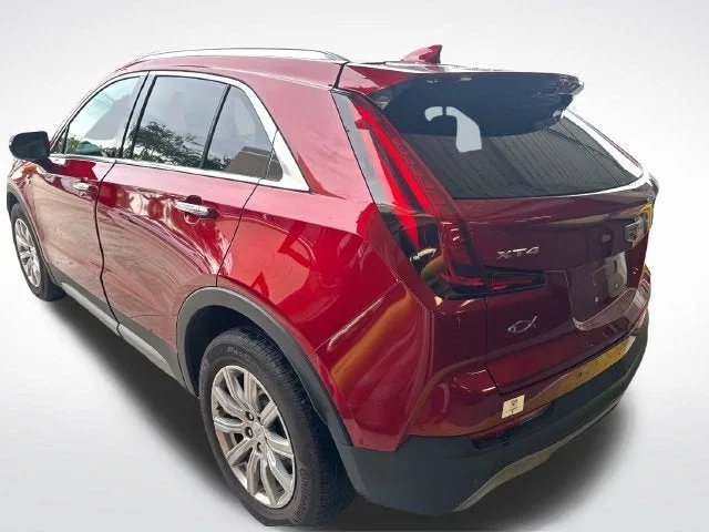 2022 Cadillac XT4 FWD Premium Luxury photo 3