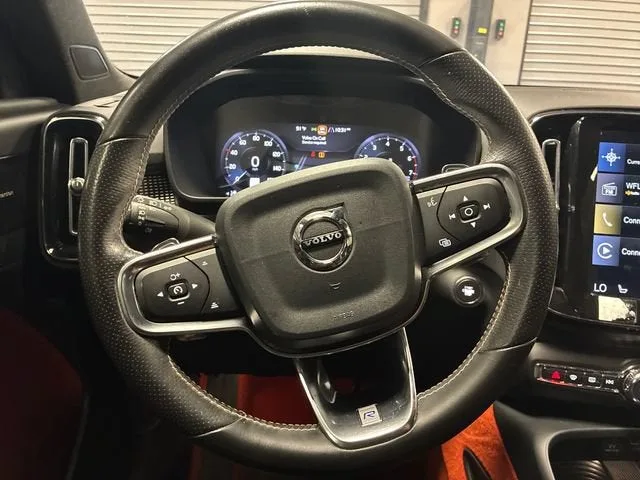 2019 Volvo XC40 R-Design photo 14