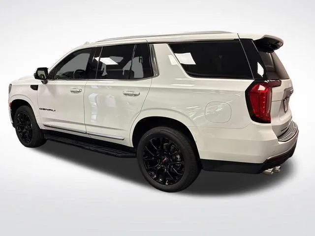 2024 GMC Yukon Denali photo 3