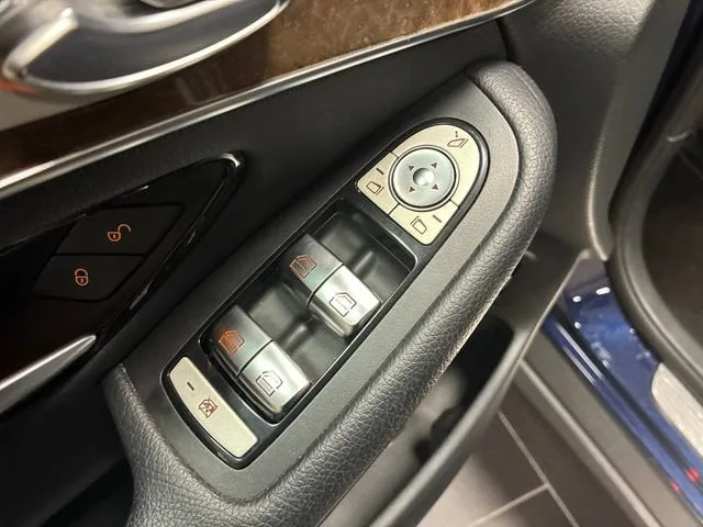2017 Mercedes-Benz GLC GLC 300 photo 11