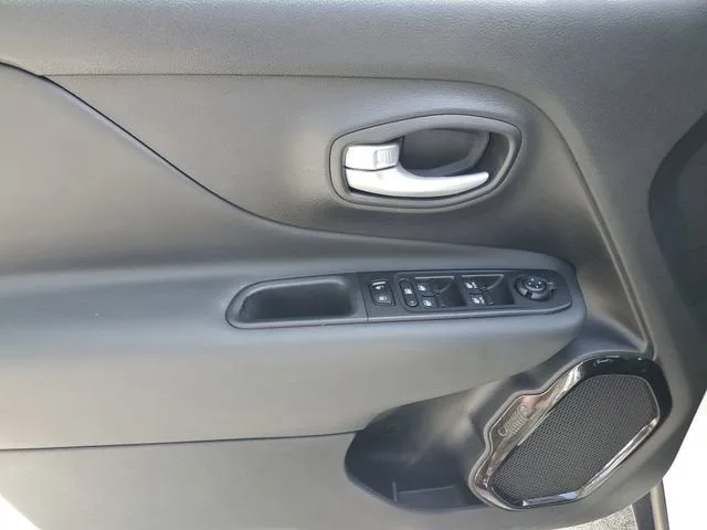 2023 Jeep Renegade Altitude photo 20