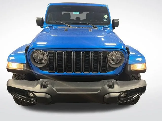 2025 Jeep Gladiator Nighthawk photo 8