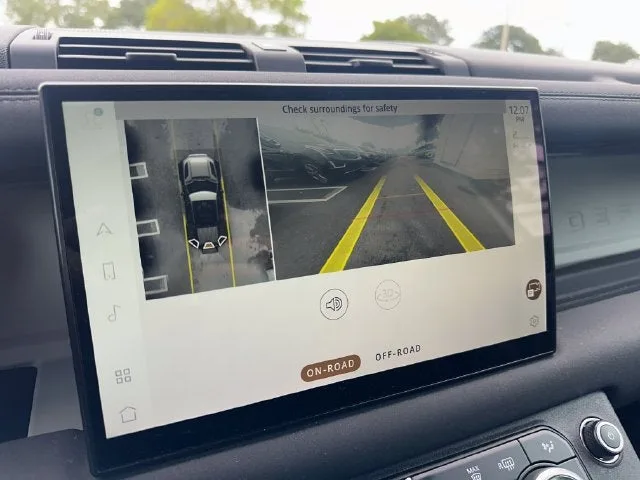2022 Land Rover Defender S photo 20