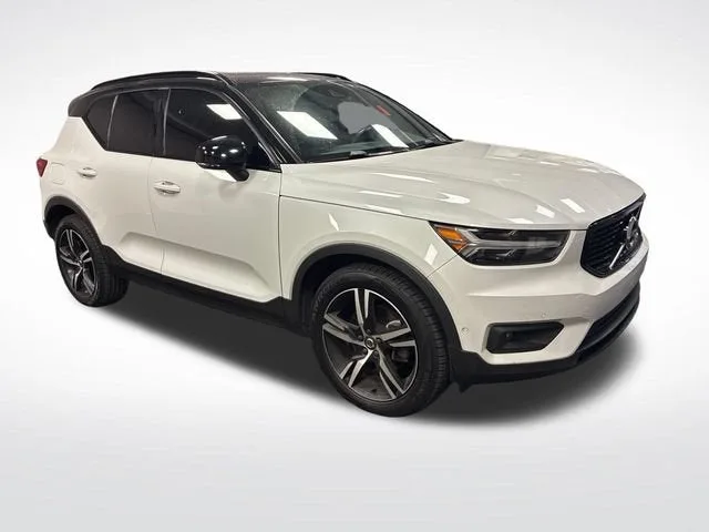 2019 Volvo XC40 R-Design photo 7
