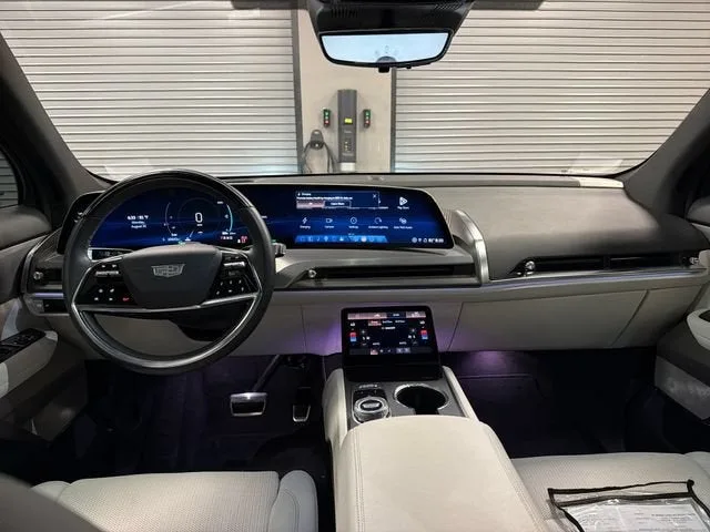 2026 Cadillac VISTIQ Sport photo 12