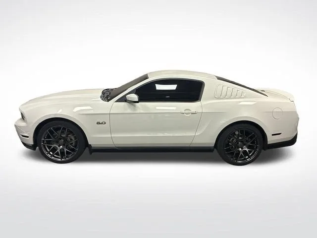 2011 Ford Mustang GT photo 2