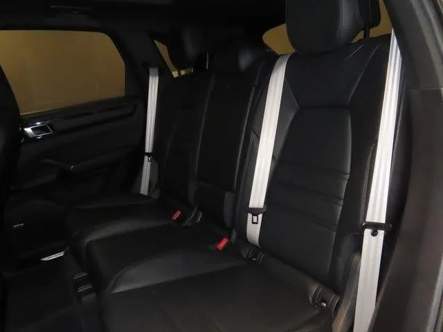 2022 Porsche Cayenne S photo 19