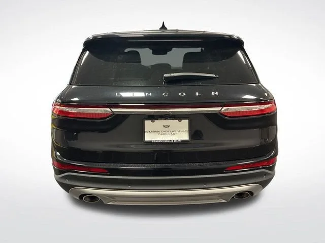 2023 Lincoln Corsair Standard photo 4
