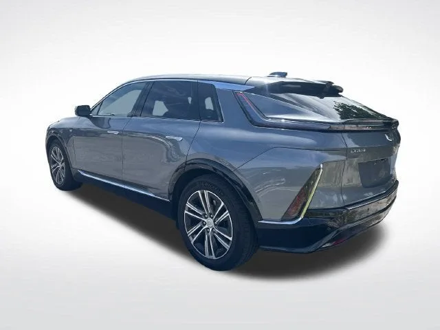 2023 Cadillac LYRIQ RWD Luxury photo 3