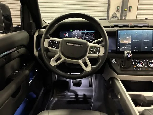 2025 Land Rover Defender X-Dynamic SE photo 13