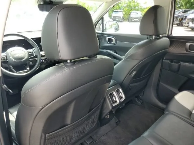 2024 Kia Sorento S photo 11
