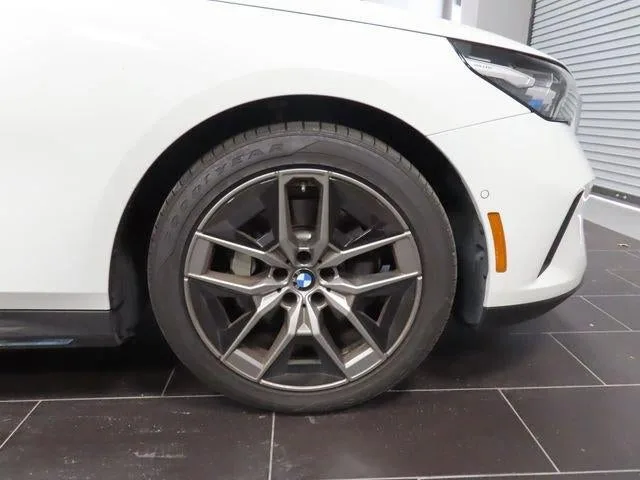 2026 BMW 5 Series 530i photo 17