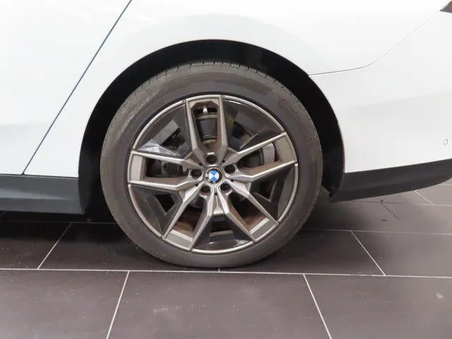 2026 BMW 5 Series 530i photo 39