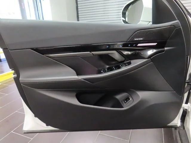 2026 BMW 5 Series 530i photo 34