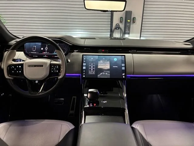 2025 Land Rover Range Rover Sport SV Edition Two photo 12