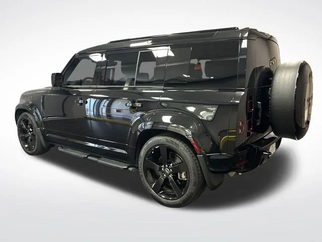 2025 Land Rover Defender X-Dynamic SE photo 3