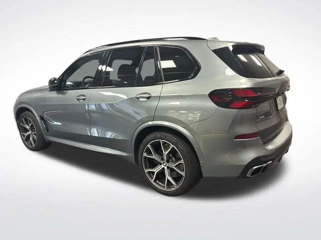 2026 BMW X5 M60i photo 3