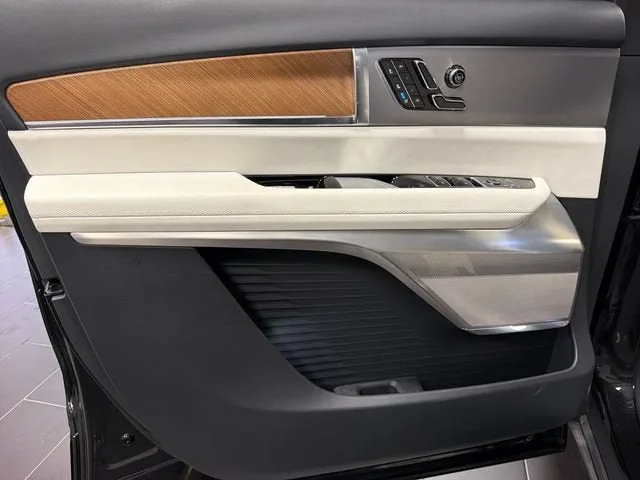 2026 Cadillac VISTIQ Sport photo 10