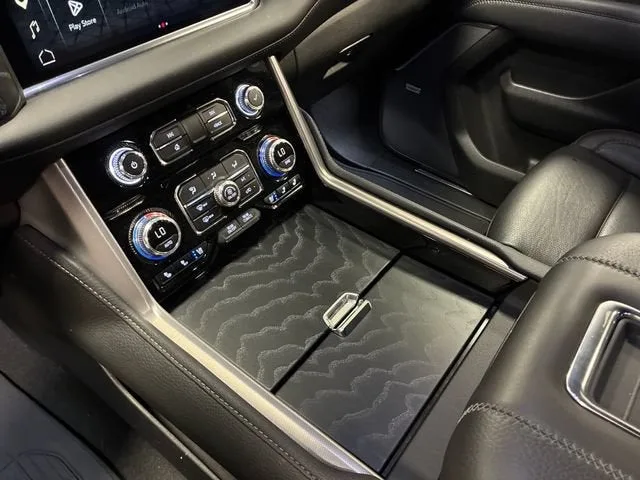 2024 GMC Yukon Denali photo 25