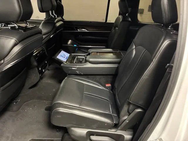 2022 Jeep Grand Wagoneer Series I photo 26