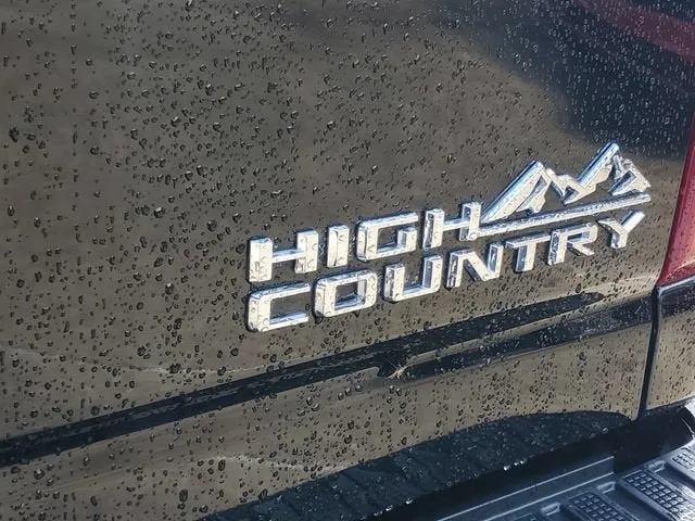 2022 Chevrolet Silverado 2500 HD High Country photo 8