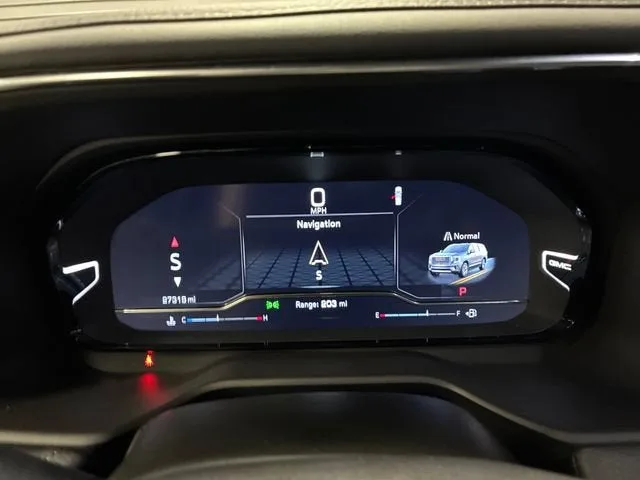 2024 GMC Yukon Denali photo 15