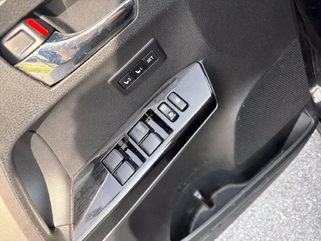 2017 Toyota RAV4 Hybrid Limited photo 11